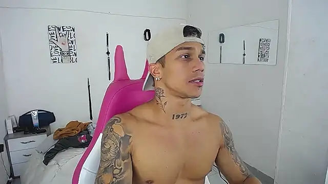 Snapshot of Leonard_Price chatting on 01/16/26, 03:32 Leonard Price online show from 01/16/26, 03:32