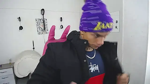 Snapshot of Leonard_Price chatting on 02/13/26, 02:28 Leonard Price online show from 02/13/26, 02:28