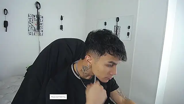 Snapshot of Leonard_Price chatting on 04/04/26, 03:46 Leonard Price online show from 04/04/26, 03:46