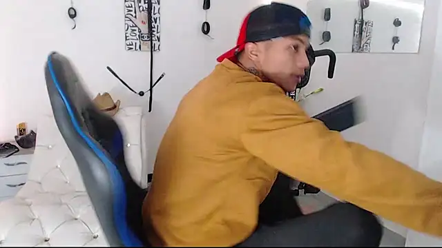 Leonard Price online show from 03/18/25, 01:44