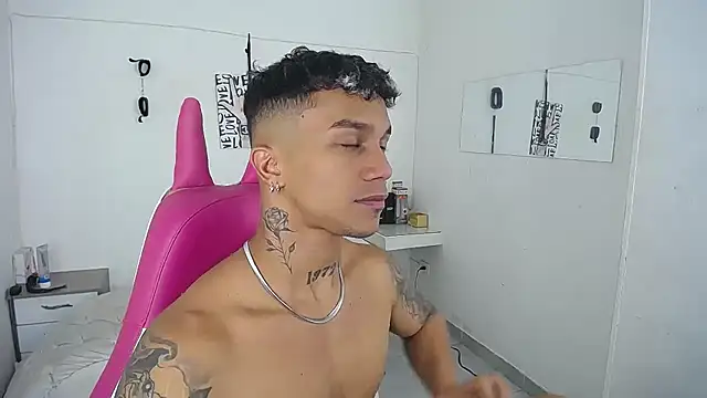 Snapshot of Leonard_Price chatting on 01/18/26, 07:39 Leonard Price online show from 01/18/26, 07:39