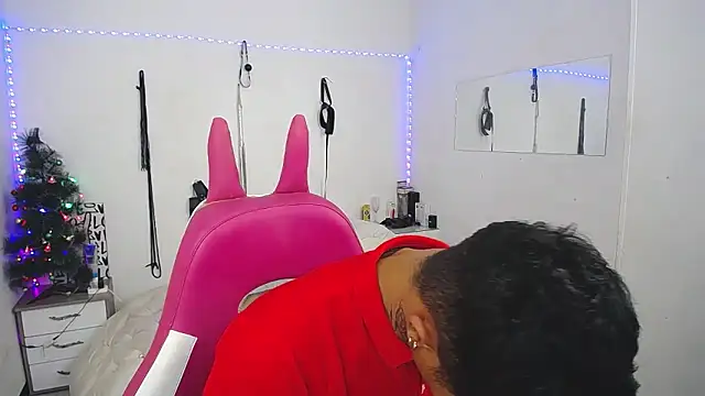 Snapshot of Leonard_Price chatting on 12/20/25, 01:58 Leonard Price online show from 12/20/25, 01:58