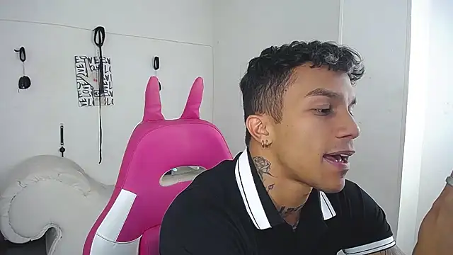 Snapshot of Leonard_Price chatting on 02/09/26, 02:15 Leonard Price online show from 02/09/26, 02:15