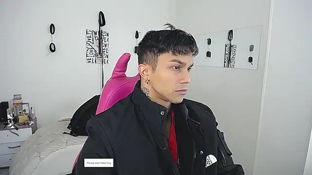 Snapshot of Leonard_Price chatting on 03/19/26, 03:39 Leonard Price online show from 03/19/26, 03:39