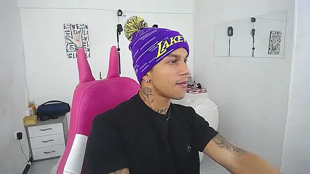 Snapshot of Leonard_Price chatting on 01/11/26, 01:29 Leonard Price online show from 01/11/26, 01:29