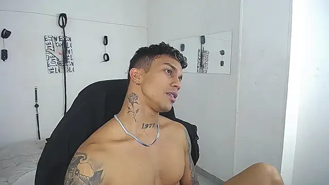 Snapshot of Leonard_Price chatting on 02/02/26, 03:05 Leonard Price online show from 02/02/26, 03:05