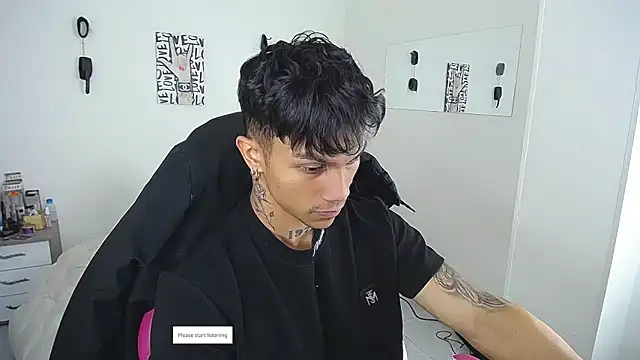 Snapshot of Leonard_Price chatting on 04/10/26, 01:23 Leonard Price online show from 04/10/26, 01:23