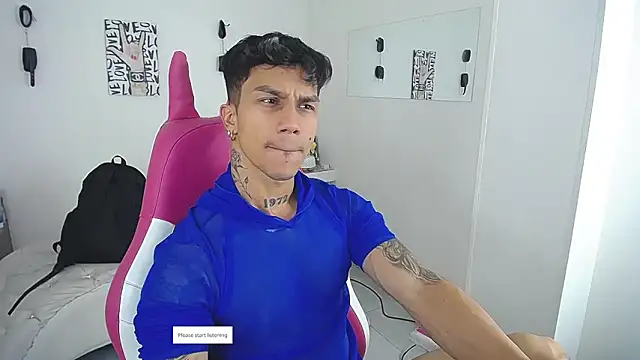 Snapshot of Leonard_Price chatting on 04/13/26, 04:16 Leonard Price online show from 04/13/26, 04:16