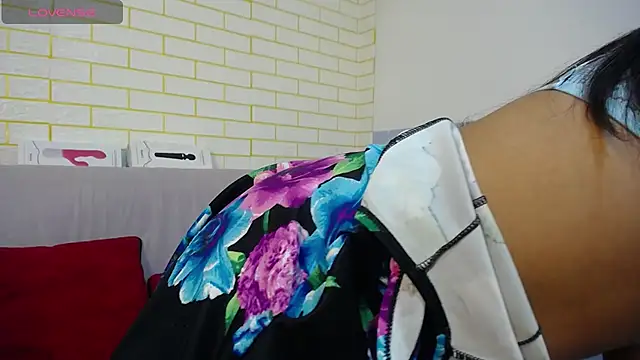 Snapshot of ricura_mily chatting on 10/20/25, 02:57 ricura mily online show from 10/20/25, 02:57