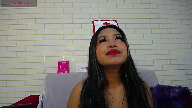 Snapshot of ricura_mily chatting on 10/19/25, 04:26 ricura mily online show from 10/19/25, 04:26