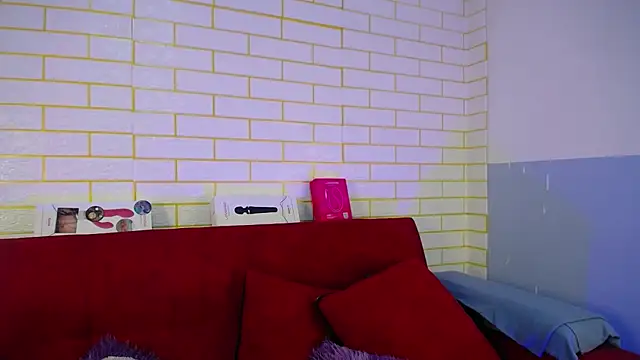 Snapshot of ricura_mily chatting on 12/02/25, 04:03 ricura mily online show from 12/02/25, 04:03