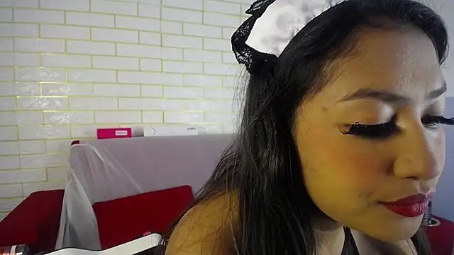 Snapshot of ricura_mily chatting on 11/13/25, 04:05 ricura mily online show from 11/13/25, 04:05