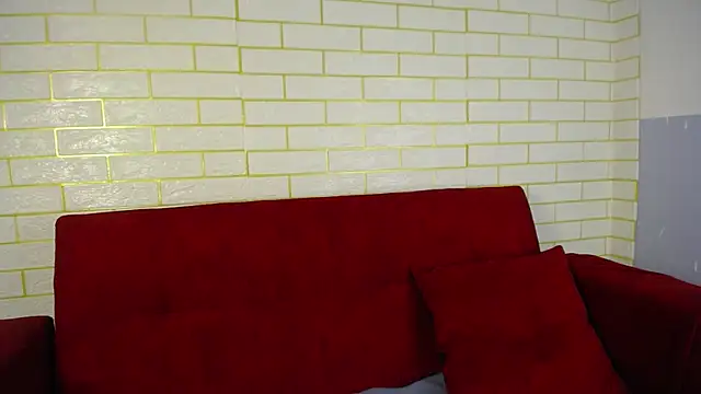 Snapshot of ricura_mily chatting on 11/25/25, 03:18 ricura mily online show from 11/25/25, 03:18