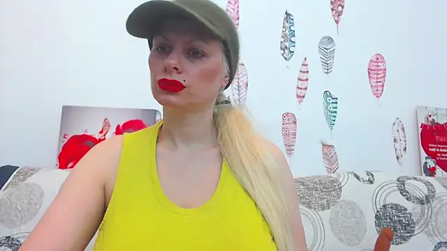 ForeverBarbie  online show from 12/15/25, 02:17