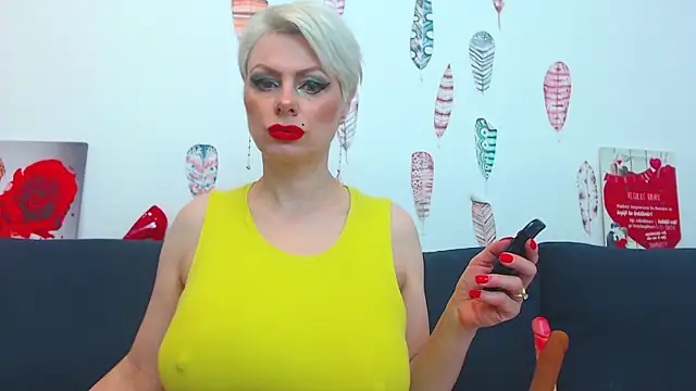 ForeverBarbie  online show from 11/02/25, 12:15