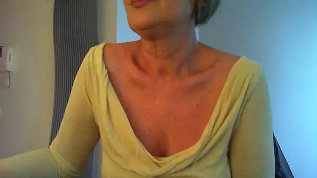 Snapshot of __Angel78__ chatting on 10/10/25, 12:17 Angel78 online show from 10/10/25, 12:17