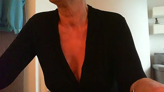 Snapshot of __Angel78__ chatting on 10/05/25, 01:35 Angel78 online show from 10/05/25, 01:35