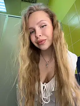 mur girl online show from 03/12/26, 12:53