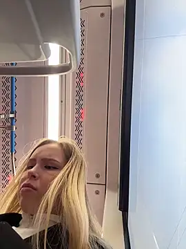 Snapshot of mur_girl chatting on 10/30/25, 01:42 mur girl online show from 10/30/25, 01:42