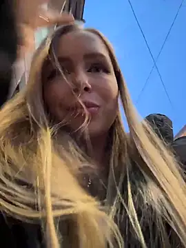 Snapshot of mur_girl chatting on 12/04/25, 01:21 mur girl online show from 12/04/25, 01:21