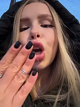 Snapshot of mur_girl chatting on 11/27/25, 01:22 mur girl online show from 11/27/25, 01:22