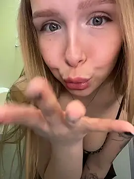 mur girl online show from 05/15/26, 09:40