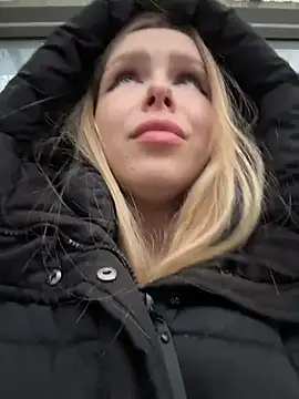 Snapshot of mur_girl chatting on 11/28/25, 12:27 mur girl online show from 11/28/25, 12:27