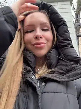 Snapshot of mur_girl chatting on 11/26/25, 11:43 mur girl online show from 11/26/25, 11:43