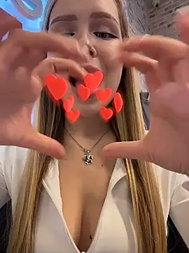 Snapshot of mur_girl chatting on 10/26/25, 01:00 mur girl online show from 10/26/25, 01:00