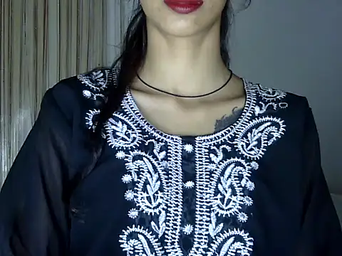 Snapshot of MAAYRA_09 chatting on 09/20/25, 03:39 MAAYRA 09 online show from 09/20/25, 03:39