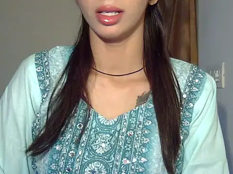 MAAYRA 09 online show from 01/11/26, 05:03