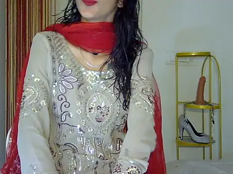 Snapshot of MAAYRA_09 chatting on 10/16/25, 10:01 MAAYRA 09 online show from 10/16/25, 10:01