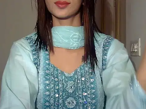 MAAYRA 09 online show from 12/17/25, 10:53