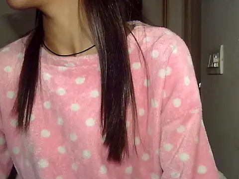 MAAYRA 09 online show from 12/14/25, 12:06