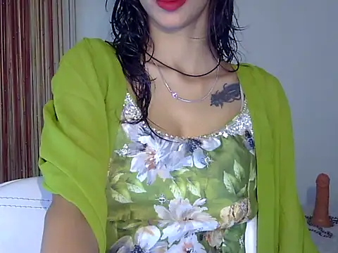 Snapshot of MAAYRA_09 chatting on 10/11/25, 09:21 MAAYRA 09 online show from 10/11/25, 09:21