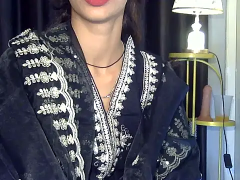 Snapshot of MAAYRA_09 chatting on 10/12/25, 01:23 MAAYRA 09 online show from 10/12/25, 01:23