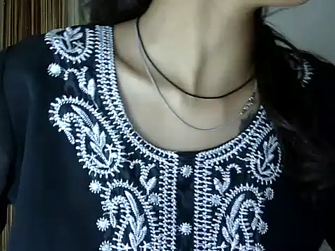 Snapshot of MAAYRA_09 chatting on 10/03/25, 05:47 MAAYRA 09 online show from 10/03/25, 05:47