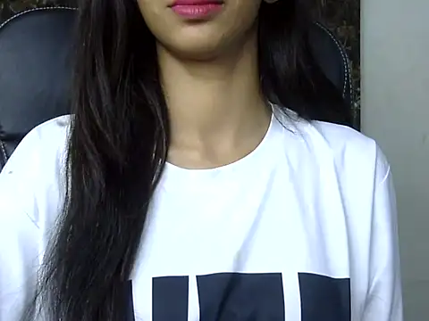 Snapshot of MAAYRA_09 chatting on 03/13/25, 12:27 MAAYRA 09 online show from 03/13/25, 12:27
