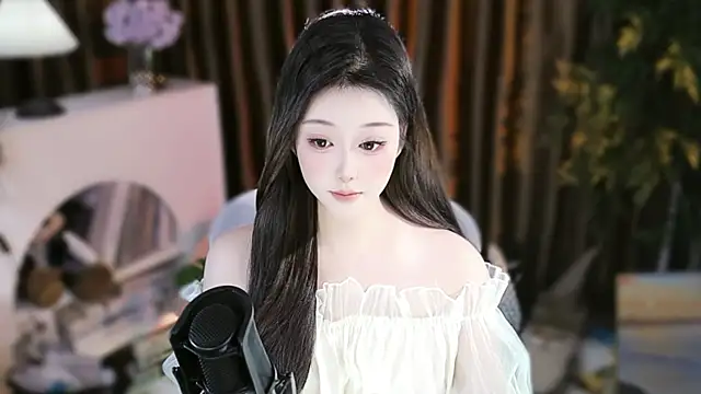 Snapshot of Arwyn-rr chatting on 11/11/25, 11:05 Arwyn-rr online show from 11/11/25, 11:05