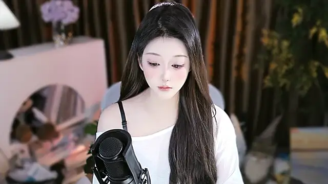 Snapshot of Arwyn-rr chatting on 11/13/25, 11:36 Arwyn-rr online show from 11/13/25, 11:36