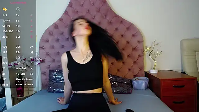 Snapshot of Erikka__ chatting on 09/23/25, 12:34 Erikka online show from 09/23/25, 12:34