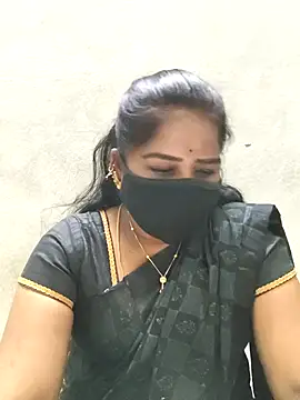 Snapshot of MaaliiiPonuTamil chatting on 05/08/26, 05:39 MaaliiiPonuTamil online show from 05/08/26, 05:39