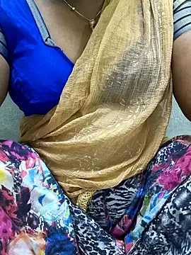 Snapshot of MaaliiiPonuTamil chatting on 05/05/26, 12:35 MaaliiiPonuTamil online show from 05/05/26, 12:35