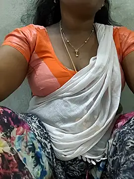 Snapshot of MaaliiiPonuTamil chatting on 05/16/26, 01:26 MaaliiiPonuTamil online show from 05/16/26, 01:26