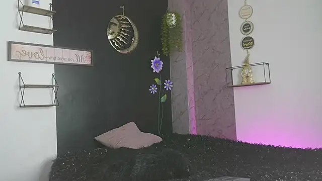 Snapshot of Kadybrown chatting on 09/20/25, 02:11 Kadybrown online show from 09/20/25, 02:11