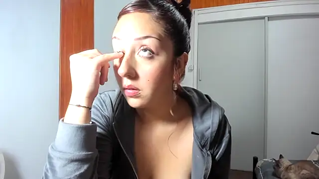 Snapshot of HeyTati chatting on 02/13/25, 11:47 HeyTati online show from 02/13/25, 11:47