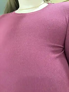 Snapshot of Your_Hot_Sister01 chatting on 10/19/25, 11:13 Your Hot Sister01 online show from 10/19/25, 11:13