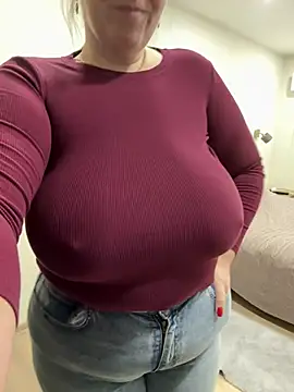 Snapshot of Your_Hot_Sister01 chatting on 02/22/25, 12:51 Your Hot Sister01 online show from 02/22/25, 12:51