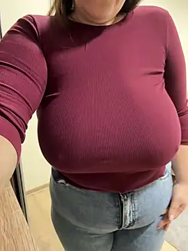 Snapshot of Your_Hot_Sister01 chatting on 12/30/24, 10:10 Your Hot Sister01 online show from 12/30/24, 10:10