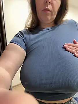 Snapshot of Your_Hot_Sister01 chatting on 12/08/24, 07:15 Your Hot Sister01 online show from 12/08/24, 07:15